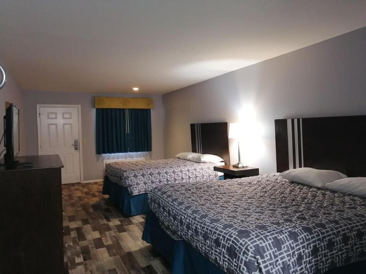 Riata Inn - Crystal City Extérieur photo