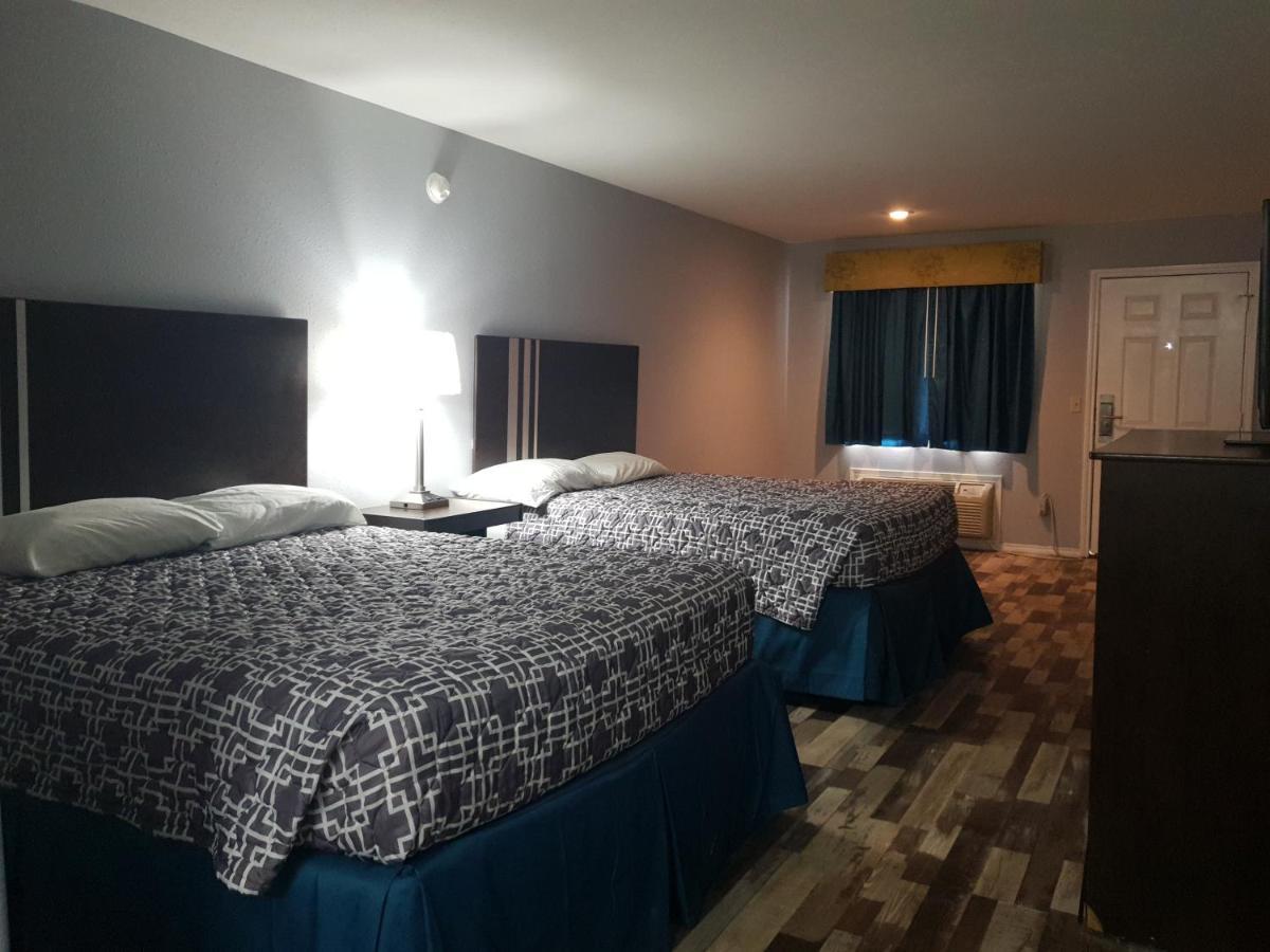 Riata Inn - Crystal City Extérieur photo