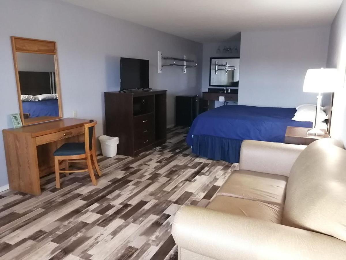 Riata Inn - Crystal City Extérieur photo