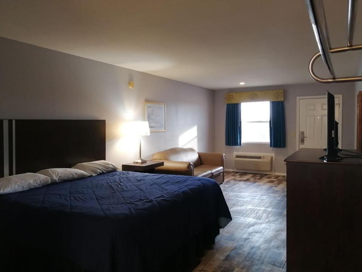 Riata Inn - Crystal City Extérieur photo